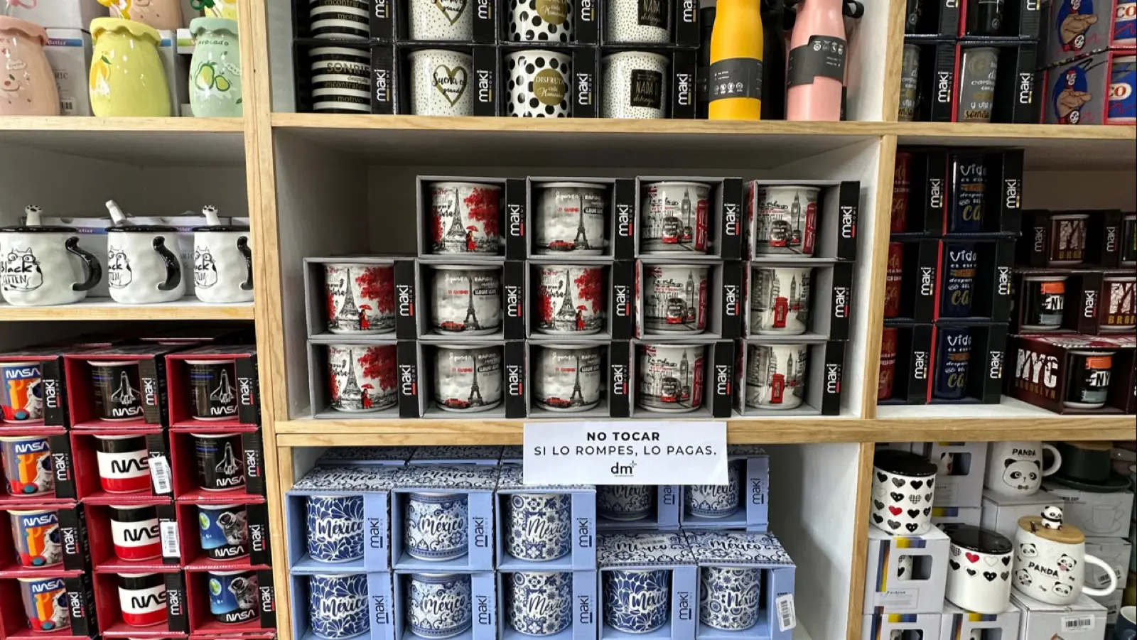 Interior de la tienda de demayoreo.com en Guadalajara